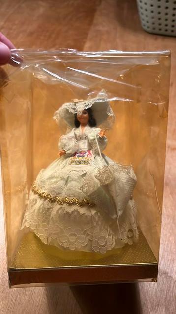 Heel veel vintage souvenir poppetjes beschikbaar voor biedingen