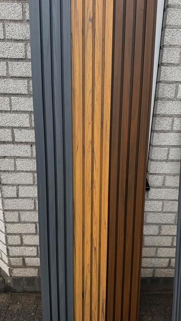 Buiten Wandpanelen beschikbaar voor biedingen
