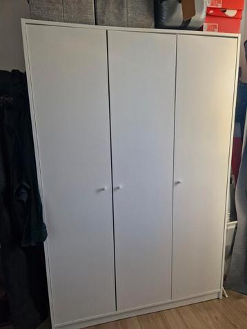 Kledingkast IKEA met 3 deuren
