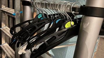 Gratis ophalen, partijtje kledinghangers/kleerhangers . beschikbaar voor biedingen