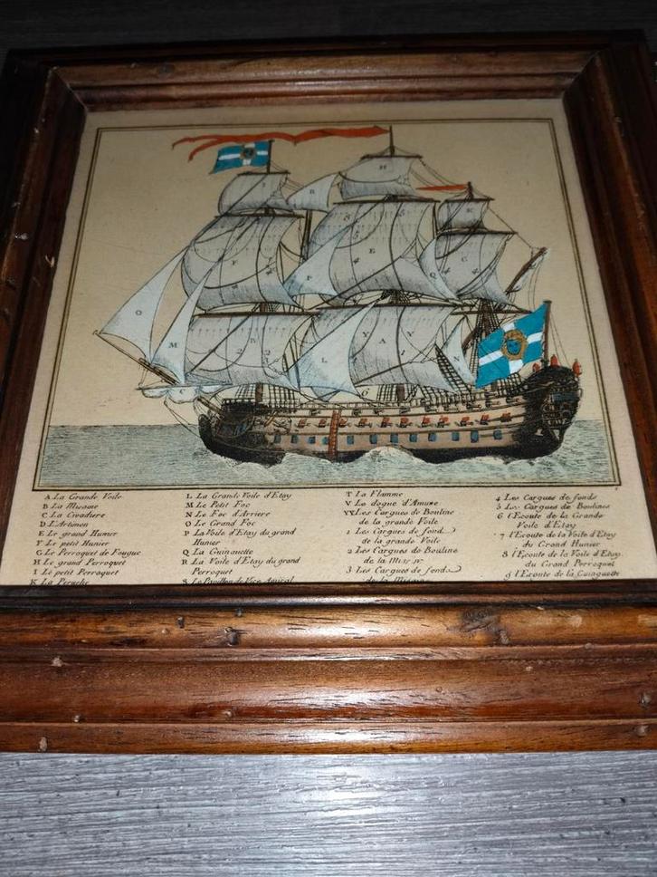 Oude prent van een zeilschip in houten lijst, Antiek en Kunst, Kunst | Etsen en Gravures, Ophalen of Verzenden