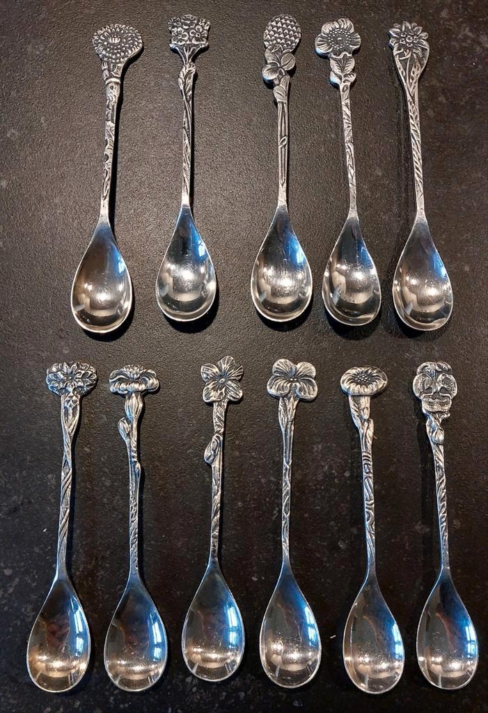 11 kleine lepeltjes bloemen advocaat of een borreltje, Antiek en Kunst, Antiek | Bestek, Ophalen of Verzenden