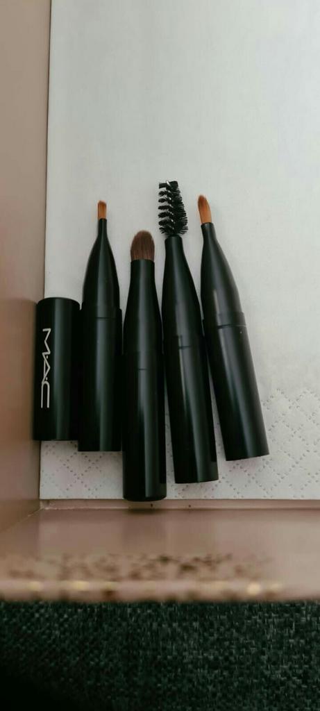 MAC 4 delig make up kwasten. Je klikt ze in elkaar, Ophalen of Verzenden, Nieuw, Gehele gezicht