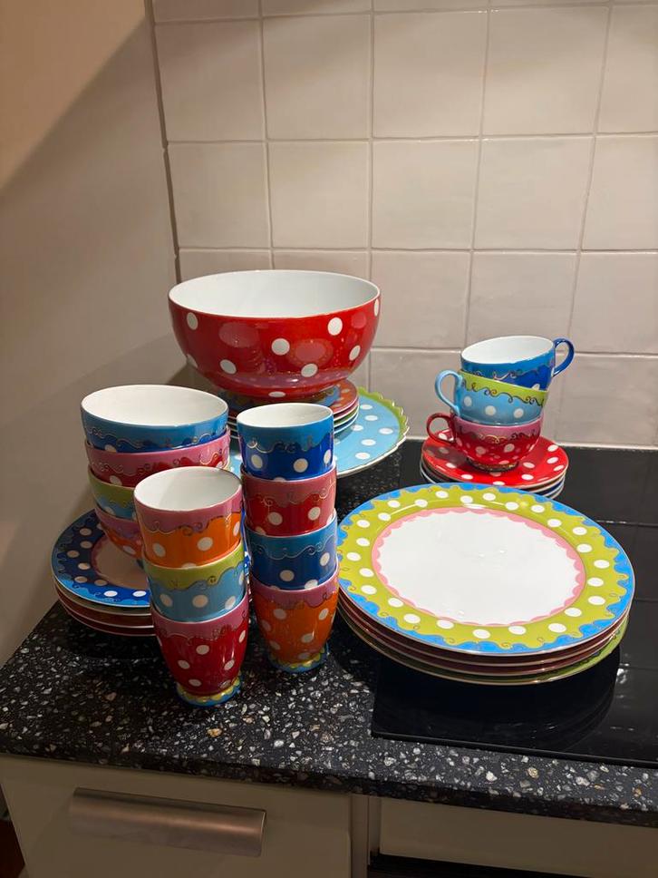Bijna compleet Oilily servies, Huis en Inrichting, Keuken | Servies, Gebruikt, Compleet servies, Overige stijlen, Aardewerk, Ophalen
