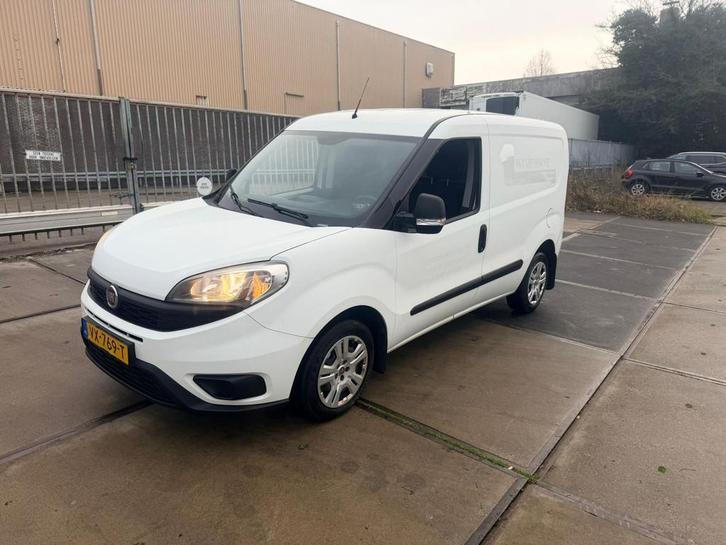 Fiat Doblo 1.3 MJ L1H1!EURO 5!AIRCO!WEINIG KM:141560!BANDEN, Auto's, Bestelauto's, Bedrijf, Te koop, ABS, Airconditioning, Centrale vergrendeling