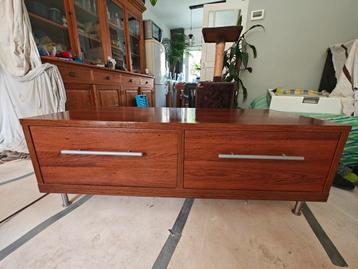 Gebruikte houten tv dressoir te koop beschikbaar voor biedingen