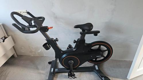 basic fit smart bike, Sport en Fitness, Fitnessapparatuur, Nieuw, Spinningfiets, Metaal, Ophalen