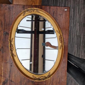 Ovale spiegel in gouden baroklijst beschikbaar voor biedingen