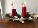 Kunst Kerststuk met 2 Kaarsen Takjes/Blaadjes & Sneeuwballen, Diversen, Kerst, Ophalen of Verzenden, Zo goed als nieuw