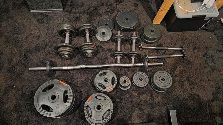 Complete fitness set: Gewichten, Dumbells, Bench Press, Bars, Sport en Fitness, Fitnessmaterialen, Gebruikt, Halterschijven, Armen