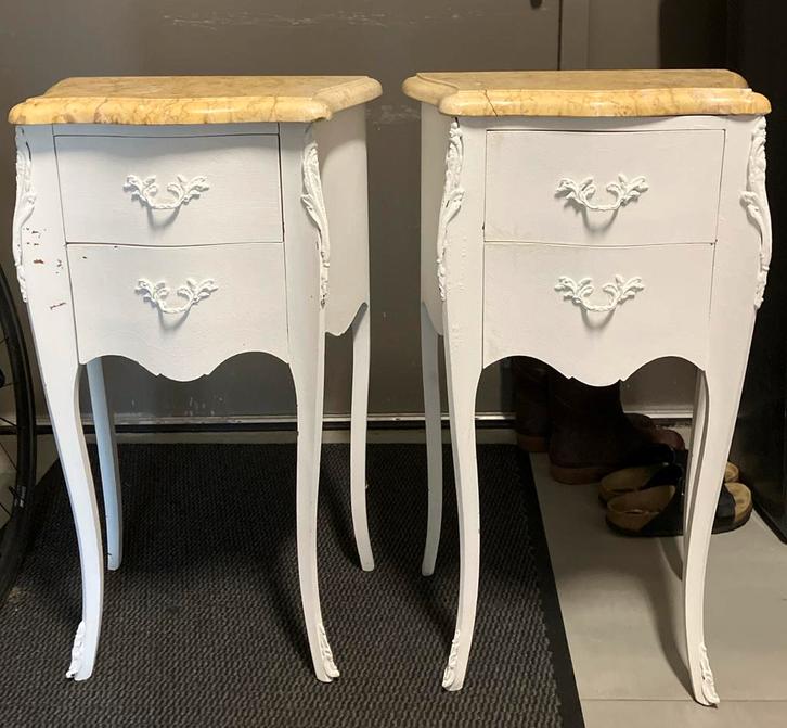 Set van 2 witte nachtkastjes met marmeren blad, Huis en Inrichting, Slaapkamer | Nachtkastjes, Gebruikt, 55 tot 70 cm, Minder dan 45 cm