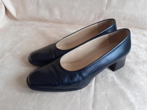 Hopman. 100% leren pump. Donkerblauw. Mt. 38, Kleding | Dames, Schoenen, Zo goed als nieuw, Pumps, Blauw, Ophalen of Verzenden