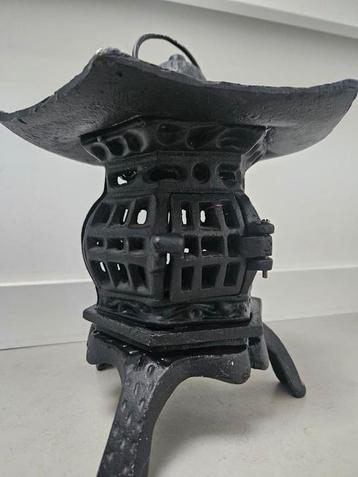 Vintage Gietijzeren Japanse Pagode beschikbaar voor biedingen