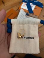 Louis Vuitton Oorbel (enkel), Ophalen of Verzenden, Gebruikt, Goud, Knopjes of Stekers