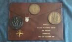 NATO Memorabilia  Opbergmap en penningen (1981/82) zeldzaam!, Ophalen of Verzenden, Landmacht, Nederland