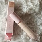 KYLIE JENNER power plush consealer....nieuw, Ophalen of Verzenden, Nieuw, Handen en Nagels