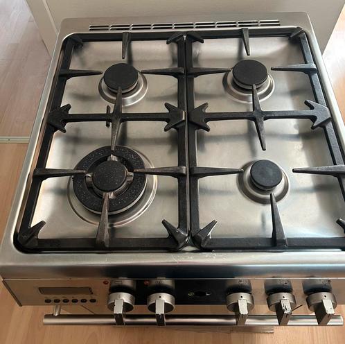 Gasfornuis met oven, grotendeels goed werkend – €75, Witgoed en Apparatuur, Fornuizen, Zo goed als nieuw, Vrijstaand, Gas, 5 kookzones of meer