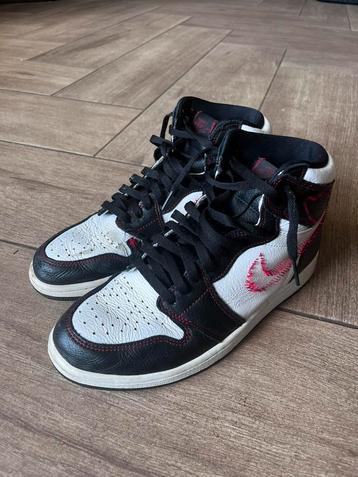 Jordan 1 Retro High Defiant White Black Gym Red beschikbaar voor biedingen