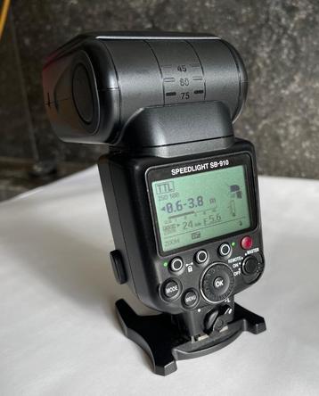 Nikon SB-910 Flitser met toebehoren beschikbaar voor biedingen