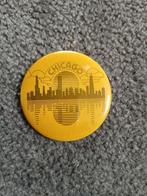Button Chicago (80's), Verzamelen, Speldjes, Pins en Buttons, Ophalen of Verzenden, Zo goed als nieuw, Stad of Land, Button