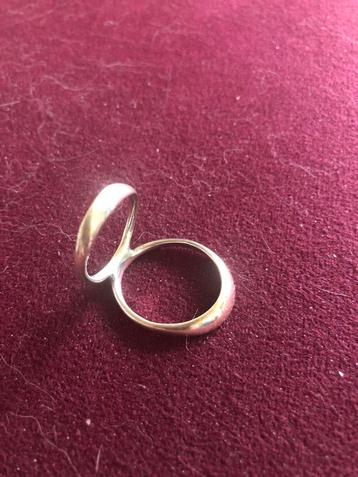 Zilveren dubbel ring beschikbaar voor biedingen