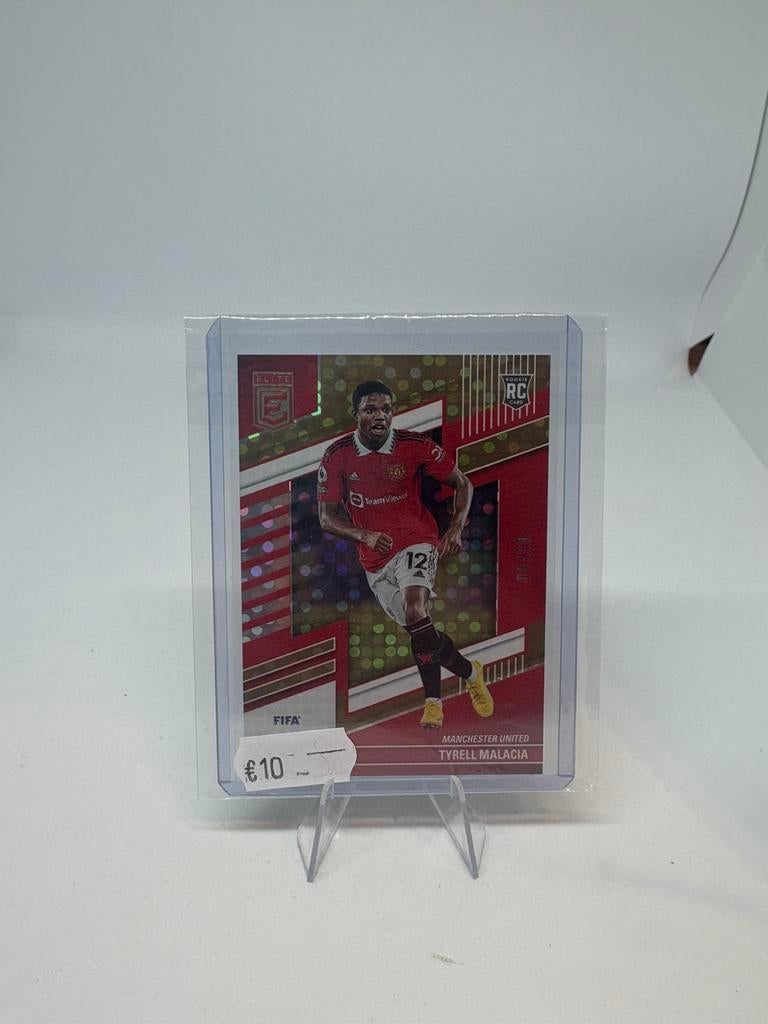 Panini Donruss Elite 2022-23 Tyrell Malacia RC Gold /10, Ophalen of Verzenden, Zo goed als nieuw, Plaatje