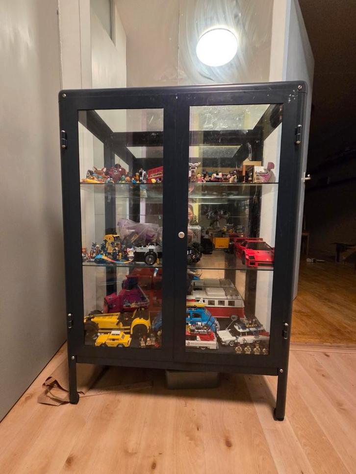 IKEA FABRIKÖR vitrinekast – zwartblauw – 81113 cm – €50 (va, Huis en Inrichting, Kasten | Vitrinekasten, Gebruikt, 150 tot 200 cm