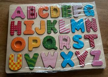 Houten letter puzzel beschikbaar voor biedingen