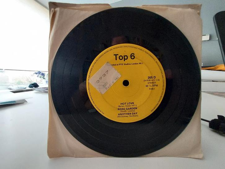 7" Single 6 Top Hits From England - Hot Love / Rose Garden, Cd's en Dvd's, Vinyl Singles, Gebruikt, Single, Pop, 7 inch, Ophalen of Verzenden