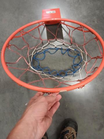 Basketbal ring massief staal beschikbaar voor biedingen