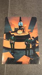 Ansichtkaart - The Beatles (kleur on stage), Verzenden, 1960 tot 1980, Gelopen, Sterren en Beroemdheden
