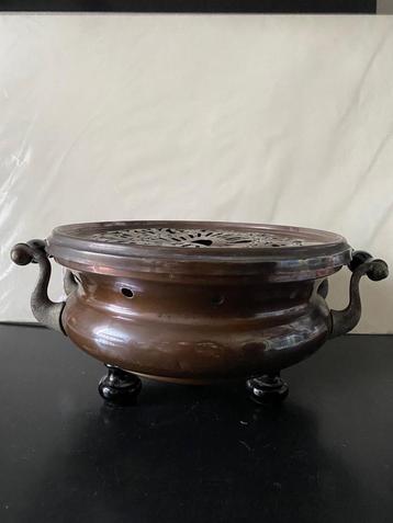 Antiek koperen komfoor met zwart gelakte handvatten/pootjes beschikbaar voor biedingen