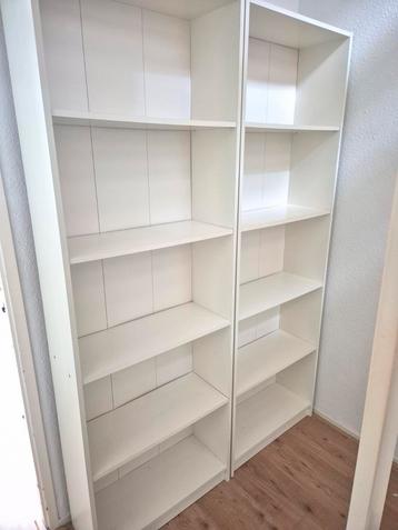2 witte IKEA boekenkasten (180x60x23,5cm) beschikbaar voor biedingen