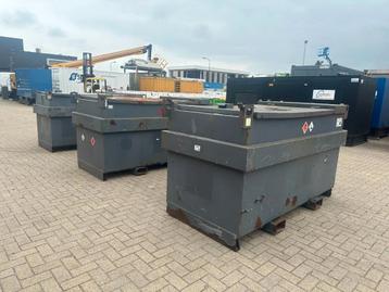 IBC Steenbergen Kiwa IBC 2000 liter dieseltank met handpomp  beschikbaar voor biedingen