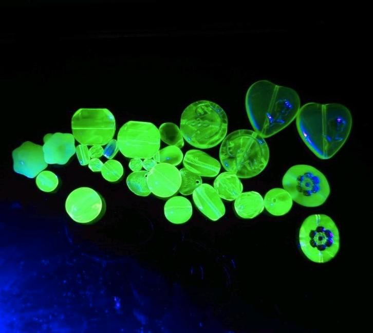 Uranium kralen set, Antiek en Kunst, Antiek | Glas en Kristal, Ophalen of Verzenden
