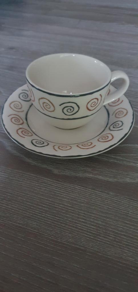 Royal Orchid Stoneware Servies, Huis en Inrichting, Keuken | Servies, Ophalen