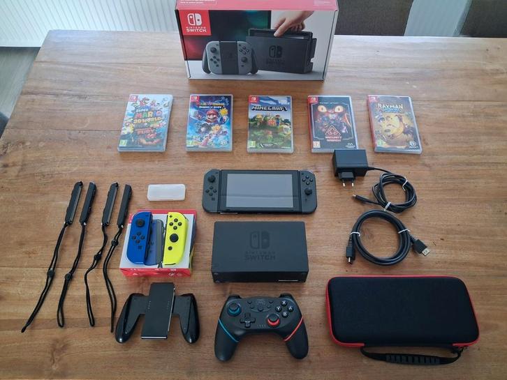 Nintendo Switch V1 + 5 games en extra's, Spelcomputers en Games, Spelcomputers | Nintendo Switch, Zo goed als nieuw, Ophalen