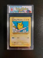 Surfing Pikachu lv 13 111 GRAAD 9 Pokeslabs!, Ophalen of Verzenden, Nieuw, Losse kaart
