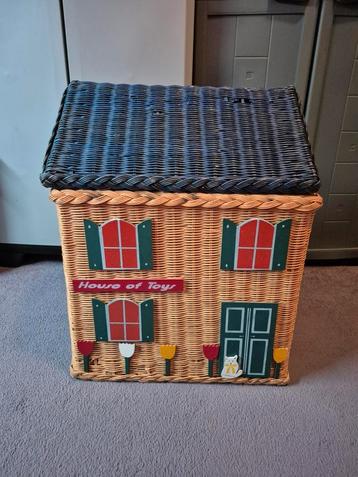 Vintage rieten speelgoed kist, huis beschikbaar voor biedingen
