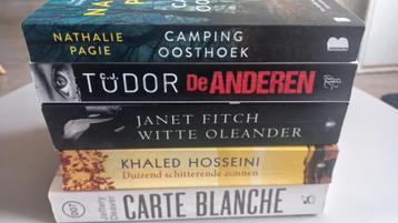 Diverse boeken beschikbaar voor biedingen