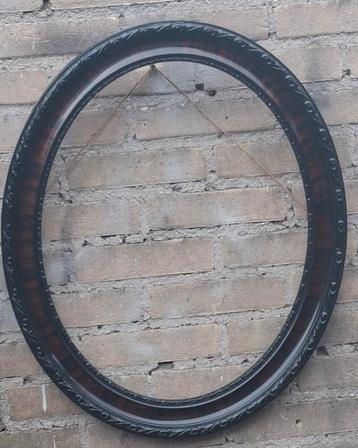 Schilderijlijst. Antiek.  Ovaal.  Geornamenteerd.  50/60 cm. beschikbaar voor biedingen
