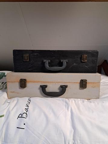Twee vintage decoratie koffertjes, imperfect en uniek.  beschikbaar voor biedingen
