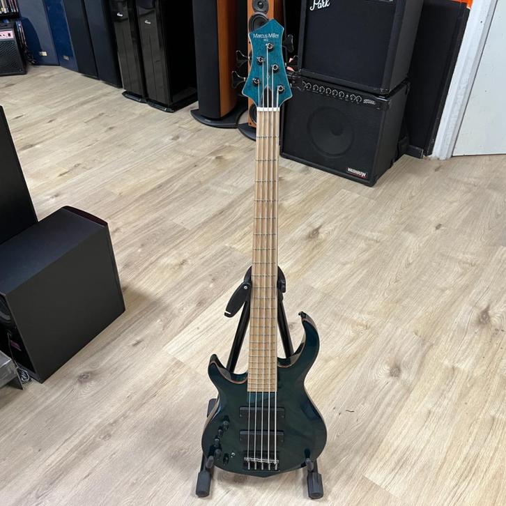 Marcus Miller M2 5 TBL 2nd Gen Bas gitaar | 5 String | Left, Muziek en Instrumenten, Snaarinstrumenten | Gitaren | Bas, Zo goed als nieuw