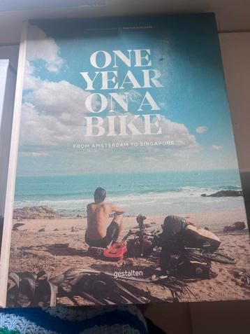 One year on a bike, aardappeleters & surfshack set tafelboek beschikbaar voor biedingen