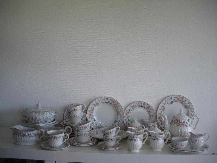 Wood & Sons Spring Fields servies,, Huis en Inrichting, Keuken | Servies, Zo goed als nieuw, Bord(en), Wedgwood, Aardewerk, Ophalen of Verzenden