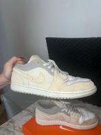 Air Jordan 1 Low Beige Gray Sneakers, Gedragen, Ophalen of Verzenden