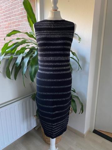 Stijlvolle jurk met glitteraccent beschikbaar voor biedingen