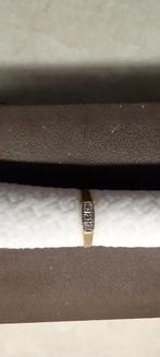 Elegante Gouden 14krt Damesring voorzien van Drie Zirkonia's, Sieraden, Tassen en Uiterlijk, Ringen, Verzenden, Zo goed als nieuw
