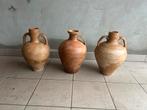 Drie rustieke aardewerken kruiken, Ophalen