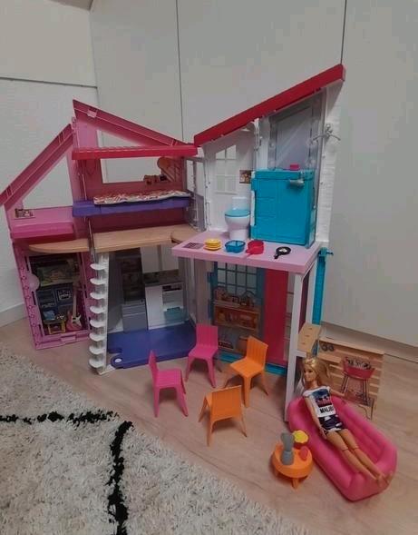 Malibu Barbie Huis, Kinderen en Baby's, Speelgoed | Poppenhuizen, Gebruikt, Poppenhuis, Ophalen
